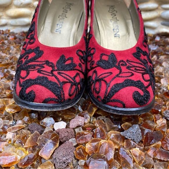 YSL Yves Saint Laurent Red and Black Suede Pumps w/Floral Embroidery. Sz 7.5. - Picture 6 of 10